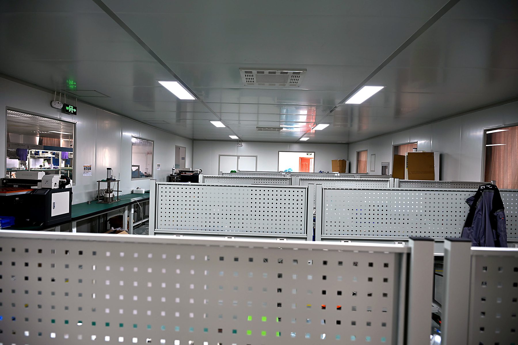 XINTE instrument assembly workshop